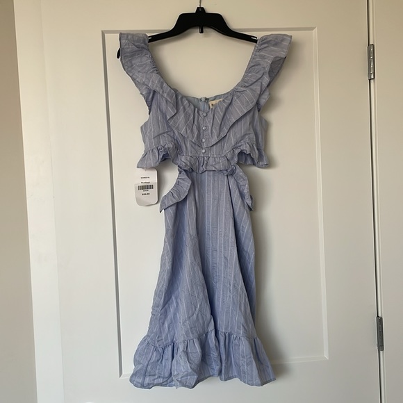 Cut Out Ruffle Dress - Picture 3 of 5